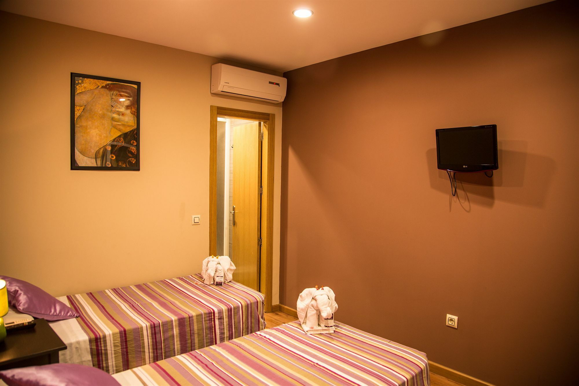 Hostal Art Madrid Extérieur photo